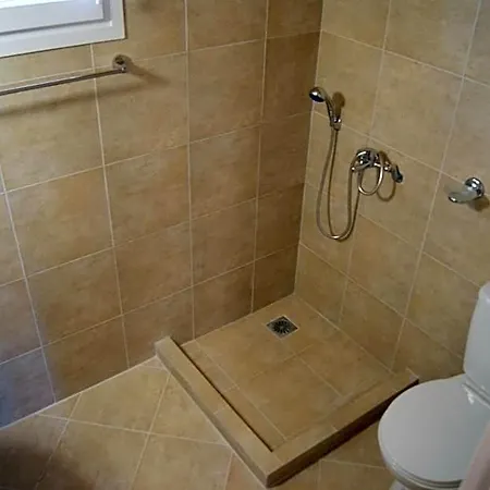 Hotell Elpiniki 2*