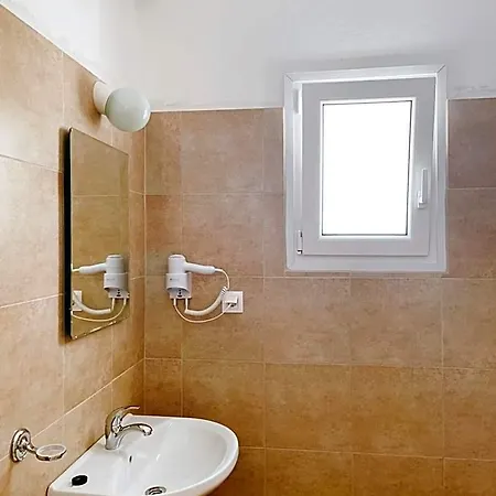 Elpiniki Hotell